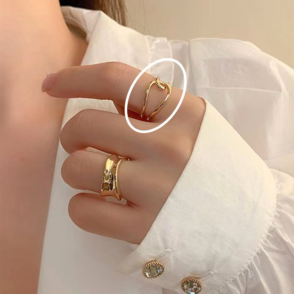 Women's Retro Fashion Chain Glossy Wide Ring
