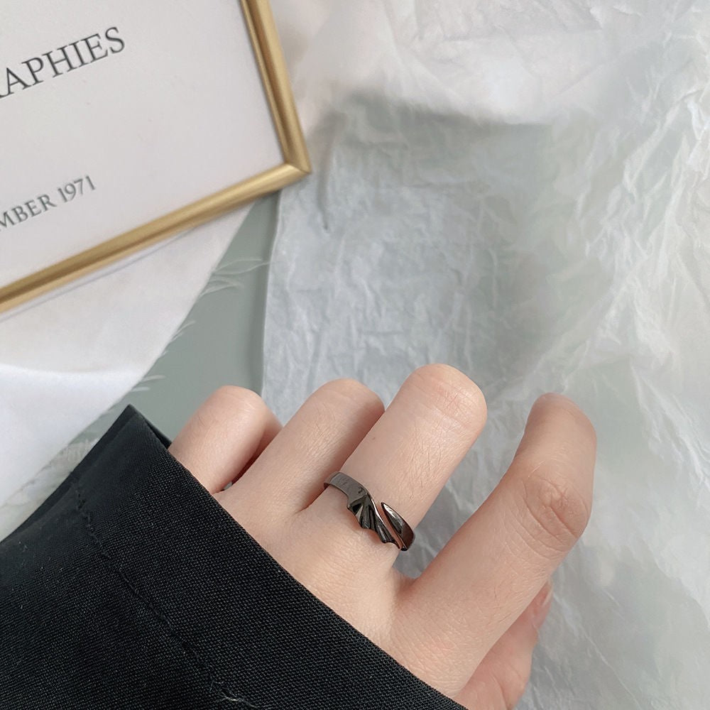 Women's Retro Fashion Chain Glossy Wide Ring