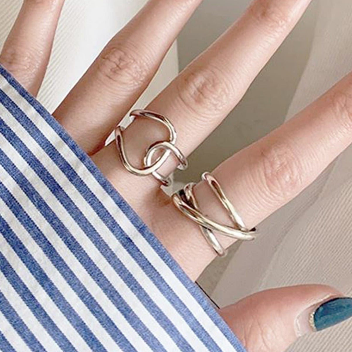 Women's Retro Fashion Chain Glossy Wide Ring