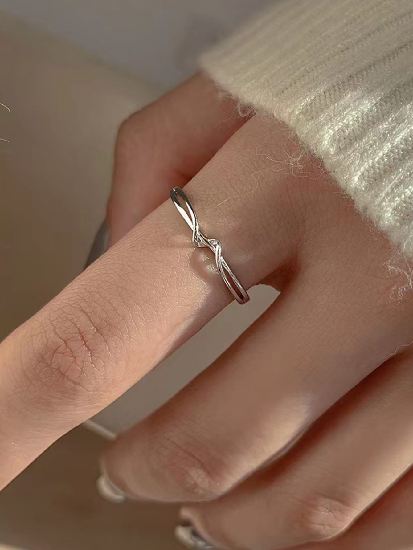 Women's Retro Fashion Chain Glossy Wide Ring