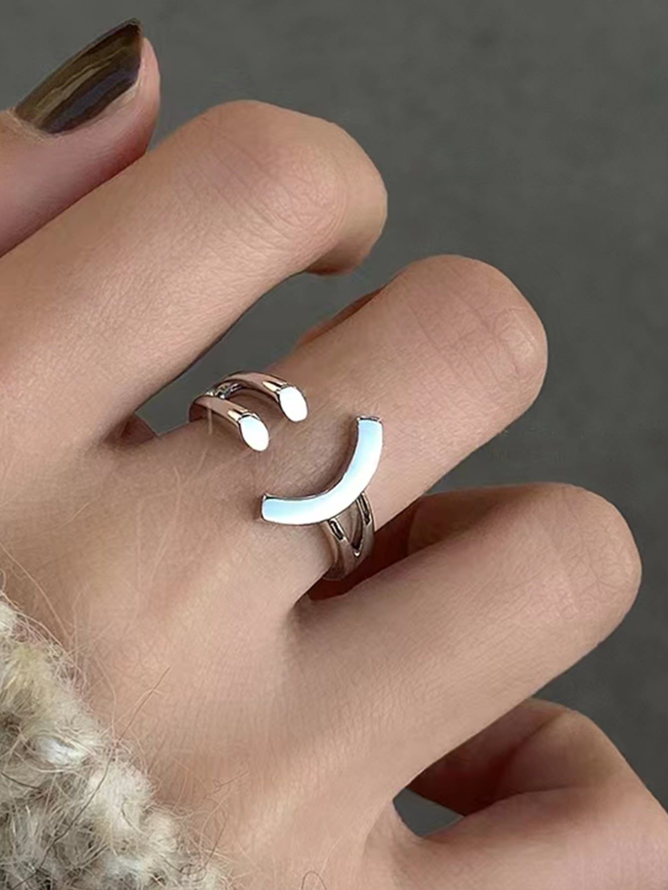 Women's Retro Fashion Chain Glossy Wide Ring