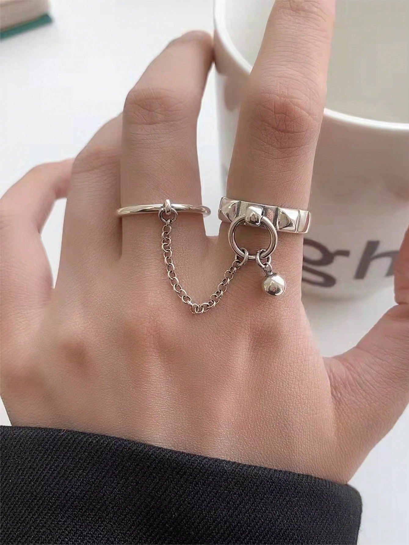 Women's Retro Fashion Chain Glossy Wide Ring