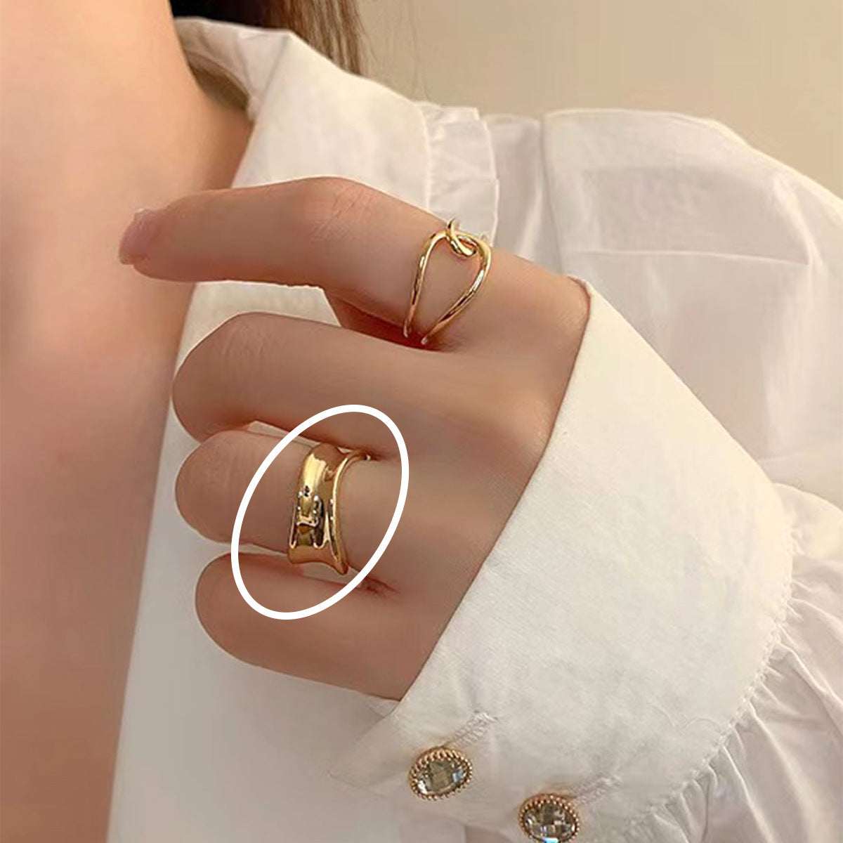 Women's Retro Fashion Chain Glossy Wide Ring