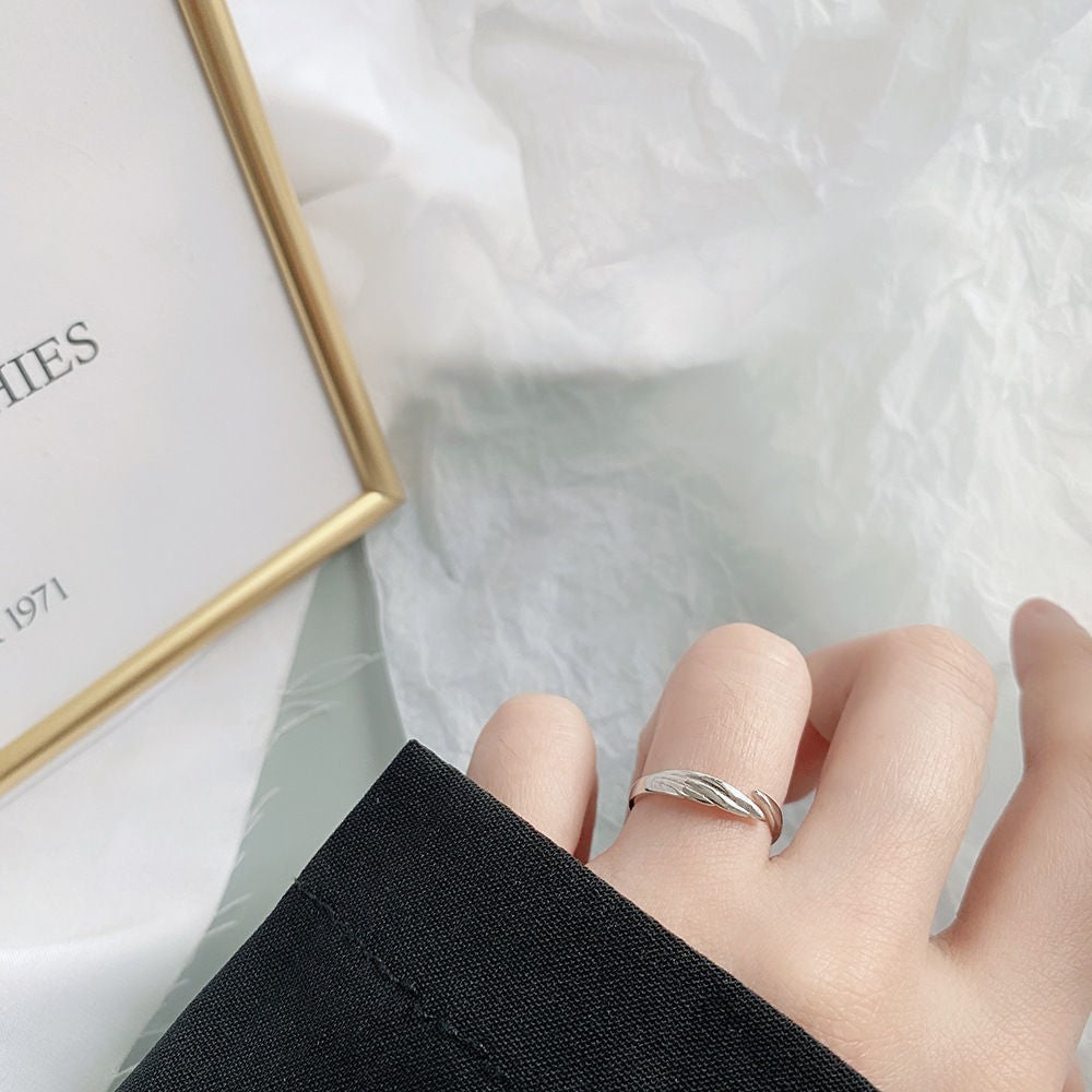 Women's Retro Fashion Chain Glossy Wide Ring