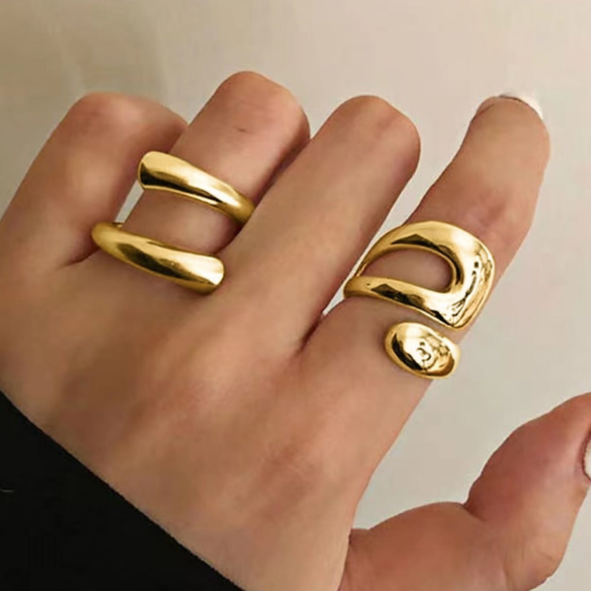 Women's Retro Fashion Chain Glossy Wide Ring